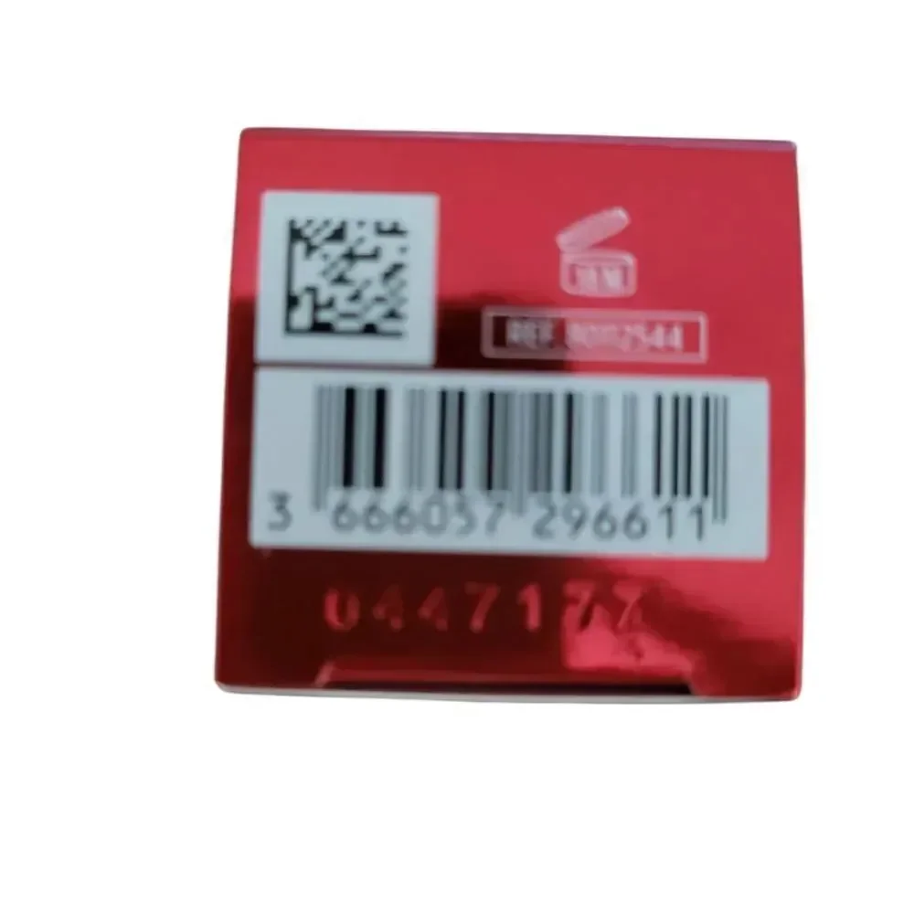 Clarins Total Eye Lift Eye Cream - Vibrant Red